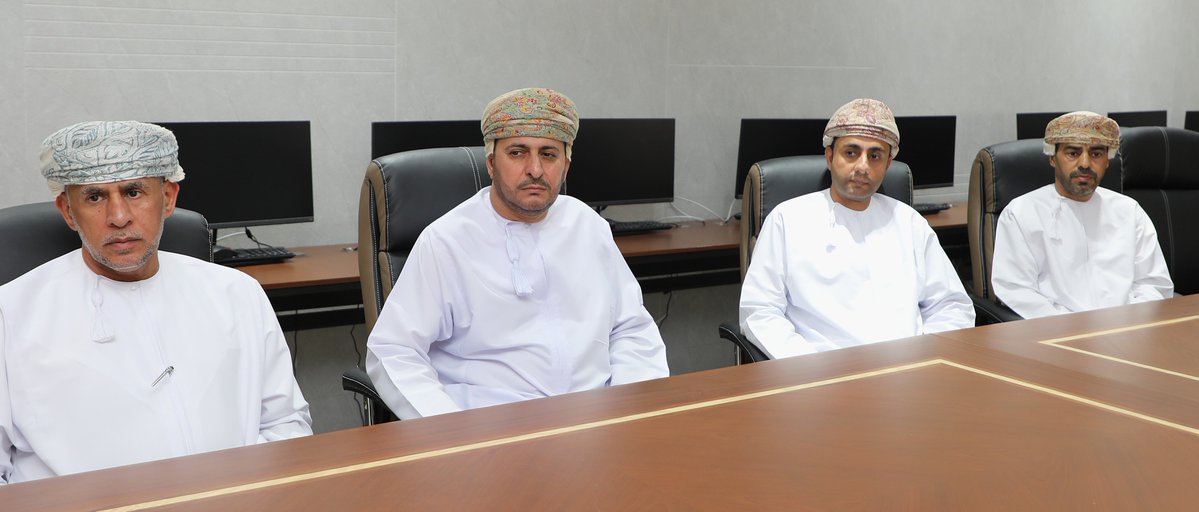 EduGovDkh's tweet photo. كرّمت #تعليمية_الداخلية أعضاء اللجنة المحلية لجائزة «أوميفكو» للإبداع المدرسي بالمحافظة ، وذلك تحت رعاية الفاضل علي بن عبدالله الحارثي المدير العام، وبحضور الفاضل هلال بن عبدالله العلوي المدير العام المساعد. رئيس اللجنة https://t.co/SGnRqmdC6j