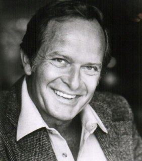 Disney_Wiki's tweet photo. Happy Birthday, to the late Ed Gilbert
His many voice credits include Baloo in #TaleSpin, Le Grand Fromage in the Adventures of the Gummi Bears, the Warden in #DuckTales, the Judge in #GoofTroop, the Captain of the Guard and Bodhe in #Gargoyles, Fasir in #Aladdin and Tigger. https://t.co/eij4egYiZr