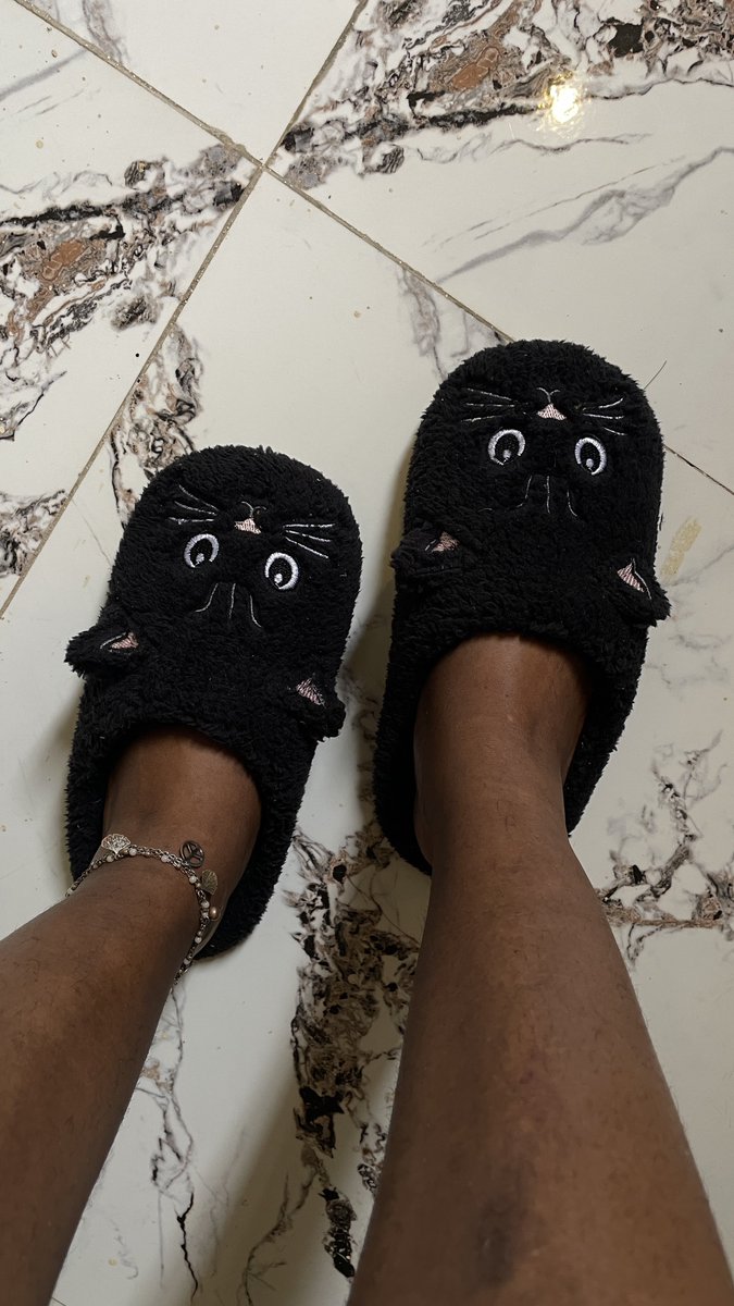 adeolanavigato's tweet photo. For someone who claims to only like cats from afar, I have so many kitten themed stuff in my house.😅

Slide 1 is my footwear of the day as someone who works from home. 

What’s your mood for the week?😅😅😅 https://t.co/vxuCU6JU0U