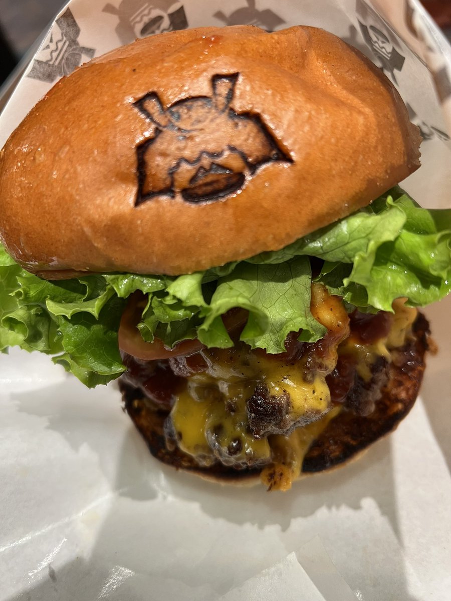 KiNG_VTuber_'s tweet photo. 👑🍔 https://t.co/YI2wDS9fE9
