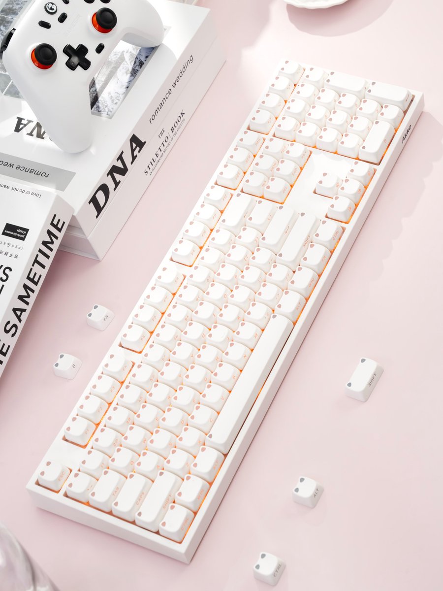 akkogear_de's tweet photo. ✨ Let Shiny Kitten 5108 V5 brighten your desk with a little sparkle and a lot more joy. 🐱💖

#Akko #ShinyKitten #5108V5 #MechanicalKeyboard #DeskSetup #KeyboardSetup #GamingSetup #RGBKeyboard #SidePrintedKeycaps #CuteDeskSetup #KeyboardLover #CustomKeyboard #PBTKeycaps https://t.co/asan0rLHaU