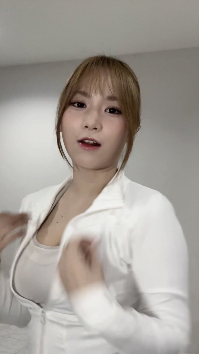 whooooooooosths's tweet photo. อลังการ🤣🥵🥵 https://t.co/Lwf4gIz8mo