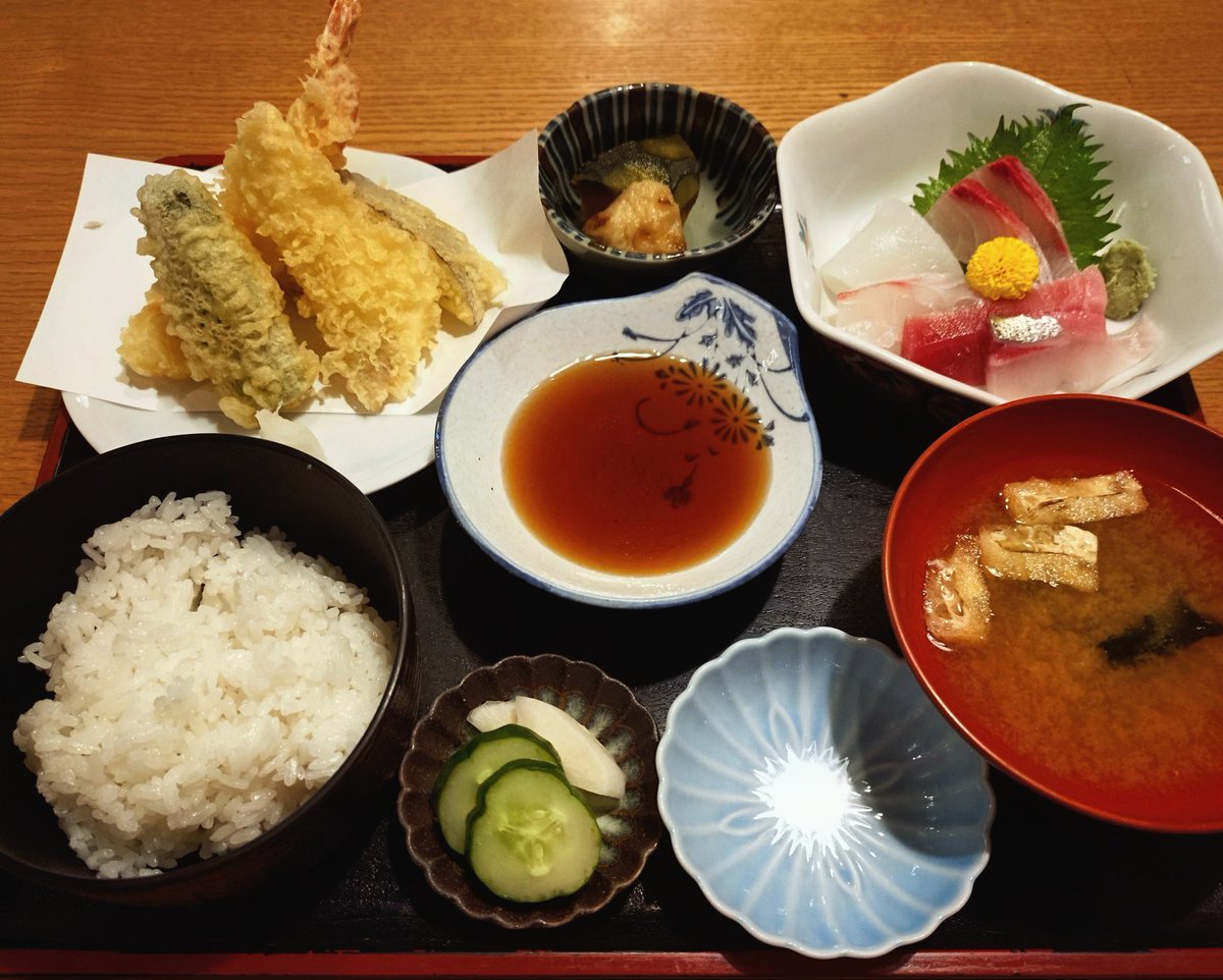 eye_red's tweet photo. 蘇我に来たら夕食は『かめや』一択！
天ぷらもお刺身も美味でした♪ https://t.co/cqq97afv1n