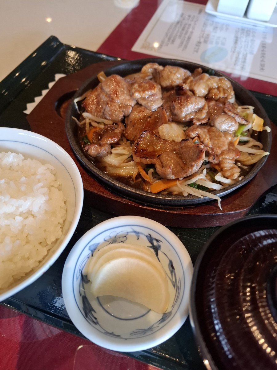 marugolfblog's tweet photo. 皆さん、おはようございます☀️

昨日の🏌️報告の📷️ですが、ジンギスカン定食でした🐏

豆知識ですが長野県って意外とジンギスカンのお店が多く、浸透率も高いです💡

特に｢信州新町｣は激戦区です✨

最近は行けてないですが、お腹いっぱい食べても焼肉の半額でおさまるので家計にも優しかったです🎵 https://t.co/F4y1VIk1RL