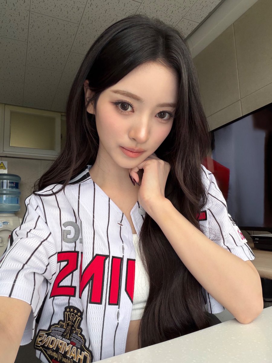 annatanara's tweet photo. Becoming the baseball field's fairy! ᰔ⋆｡° https://t.co/w6KzBzNJbp