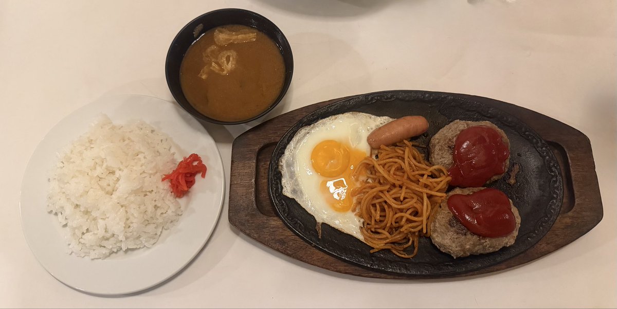CBR_MONKEY's tweet photo. ナイト営業の
喫茶呂門さんへ行ってきました
わがまま、言って
ダブルハンバーグ定食作ってもらいました
食後は
プリン
呂.monブレンドコーヒー
@kissa_romon 
#喫茶呂門 https://t.co/FVvHp11aia