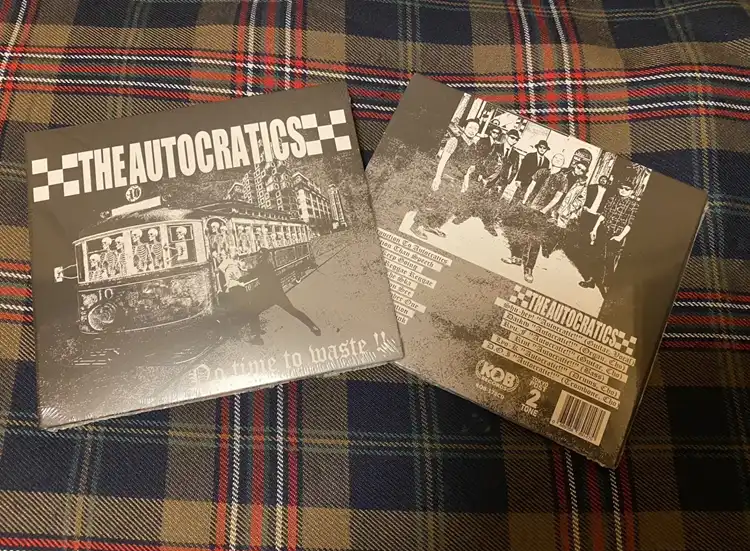 diskunion_punk's tweet photo. ★ご予約受付開始★

THE AUTOCRATICS / No Time To Waste!

RUDE BOY PRIDEを掲げ歩み続けるTHE AUTOCRATICSの5thアルバム「No Time To Waste!」。
イタリアのKOB RECORDSからリリースの海外盤CDが遂に国内でも発売!!

7月上旬入荷予定
https://t.co/CqLPC99F3O https://t.co/ytrU1umbIh