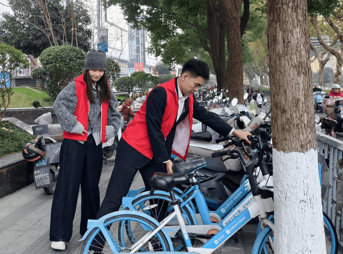 iseeandshi41554's tweet photo. Just tested the new smart city bike share—no app, tap-and-go unlock, and 1hr free rides for locals  Total game-changer for my commute!， https://t.co/tETkjqfuOC
