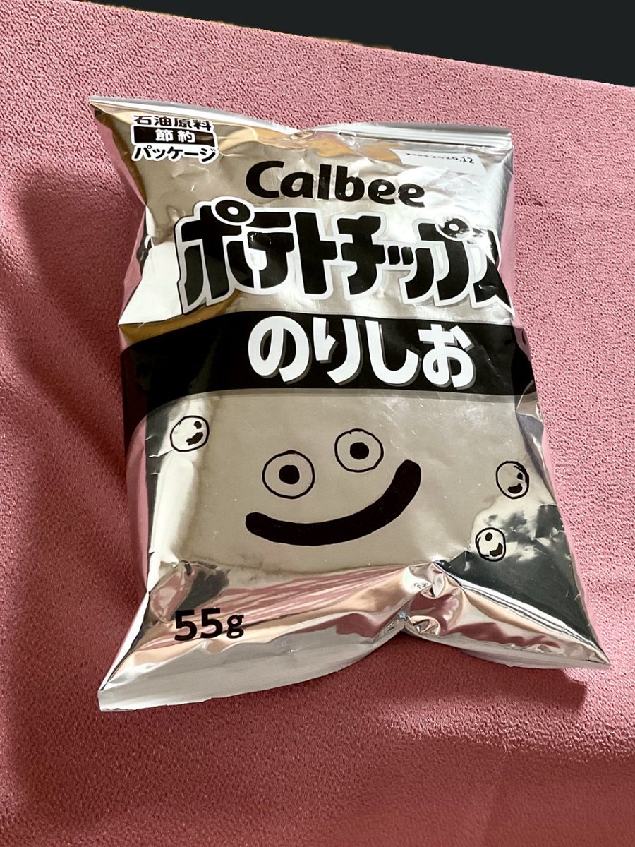 cappy_illust's tweet photo. 噂の白黒ポテチ！

逃げる前に食べなきゃ〜😆💨 https://t.co/G6ypMS3Ruw