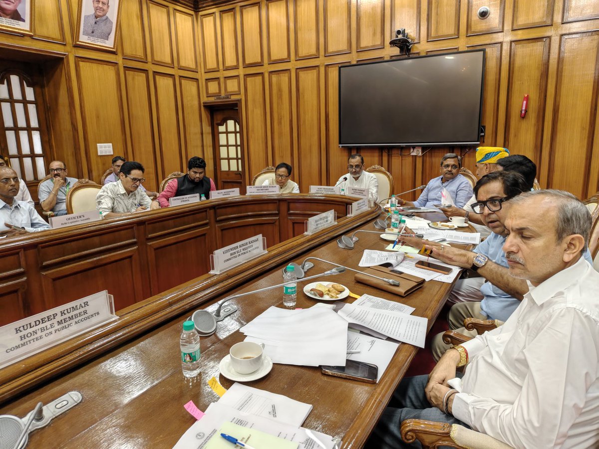 AjayMahawarBJP's tweet photo. आज पब्लिक अकाउंट्स कमिटी की बैठक की अध्यक्षता करते हुए कांट्र्क्चुअल लेबर के विषय पर कैग रिपोर्ट पर चर्चा हुई।सम्मानित साथी सदस्यों @upadhyaysbjp जी, @SPrakashBjpDel जी, @BJPSanjayGoyal जी, @HarishKhuranna जी, @virenderrkadian जी ने शामिल होकर अपनी भूमिका निभाई।
@ANI @PTI_News @PTIofficial