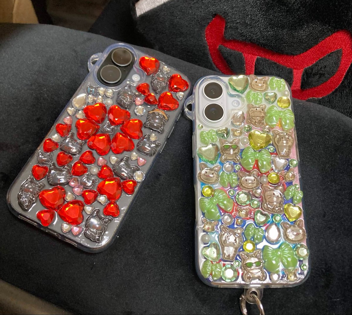 Top4_caw's tweet photo. 先週⬅️が機種変したので一緒にスマホケースをデコっておりました😼
個性出まくりでどっちも可愛い🥹💖 https://t.co/g68zPsVrIf