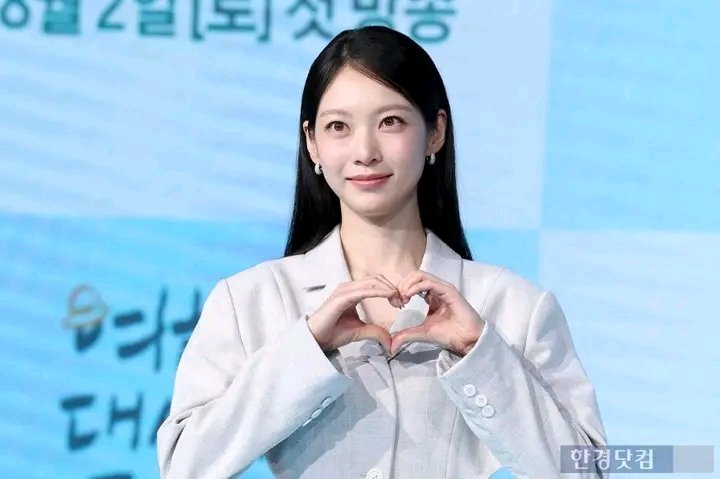 osinach394's tweet photo. #LeeJunhyuk and #GongSeungYeon are set to lead the upcoming webtoon-based romance drama “#CalmLies.”

The drama will be directed by the director of SKY Castle and Snowdrop. Premieres in 2027. https://t.co/IFyOynPOXF
