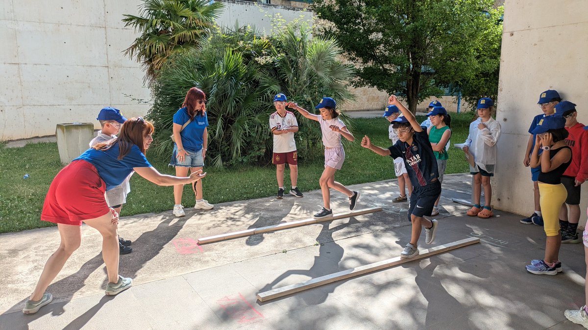 IBSAL_IIS's tweet photo. 🌞 Primer día del Campamento de Verano de la @UCCiUSAL.

Nos hemos convertido en científicas/os 🧑‍🔬 y ratones 🐭, y hemos aprendido cómo se estudia el cerebro 🧠 en el laboratorio.

👉 De la mano del grupo de Neurobiología molecular del @IBSAL_IIS e @ibfg_es (@usal-@CSIC). https://t.co/ISt75upOqy