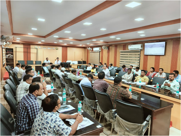 PRDeptOdisha's tweet photo. A review meeting on the implementation of all developmental schemes, including SBM-G, was held at the Zilla Parishad Conference Hall, Bargarh, under the chairmanship of the Collectors & District Magistrates of Bargarh and Koraput. The meeting was attended by the Chief Development Officer-cum-Executive Officer, Zilla Parishad, Bargarh, along with officials from all Blocks to review progress, address implementation challenges, and ensure timely and effective execution of government programmes.
@CMO_Odisha  @RabiNaikBJP  @swachhbharat  @DMBargarh @koraputdm