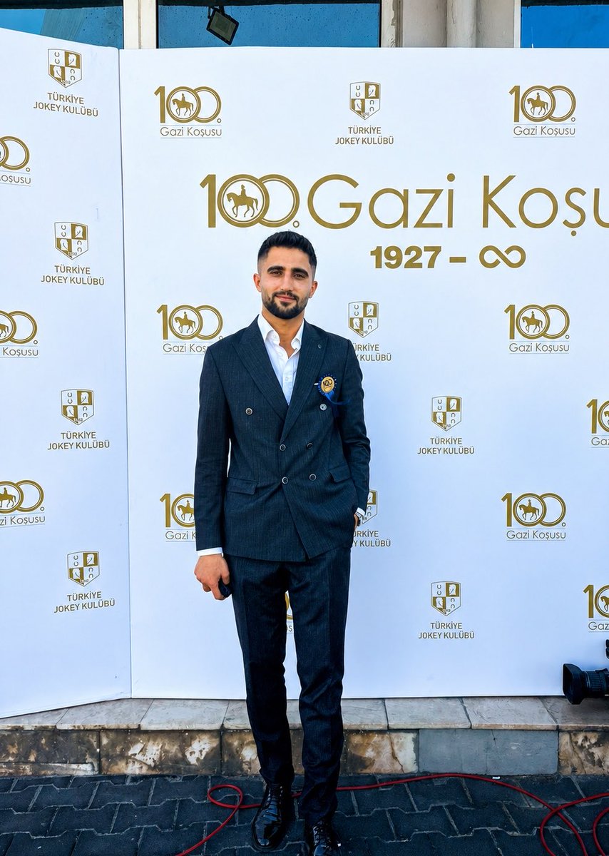serhat_ylz's tweet photo. 100. Gazi Koşusu… Tarihin bir parçasına tanıklık etmek, bu büyük geleneğin içinde yer almak tarifsiz bir gurur. Nice yüzyıllara. 🏇 https://t.co/MaLyaBfiBB
