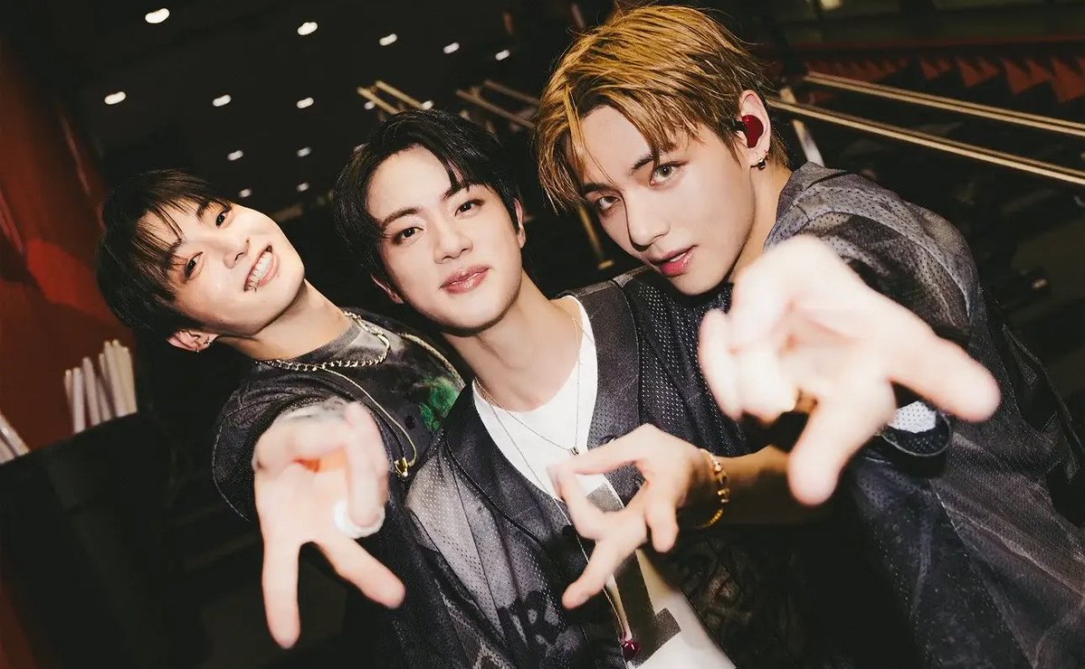 jinkookgallery's tweet photo. 🐰🐹🐻 https://t.co/SsKGoaNMFC