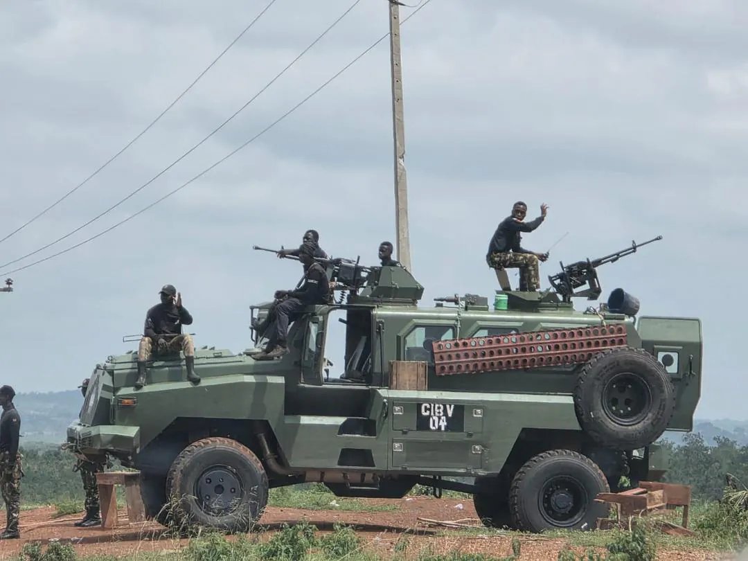 thecableng's tweet photo. ‘Senior ISWAP commanders’ surrender to troops in Borno

A group of senior commanders of the Islamic State West Africa Province (ISWAP) have reportedly surrendered to Nigerian troops in Borno state.

According to Zagazola Makama, a counter-insurgency publication, the commanders abandoned their strongholds after weeks of sustained military offensives, precision air strikes and intelligence-led operations that have continued to weaken the group’s operational capacity.

https://t.co/XE70RUkfek