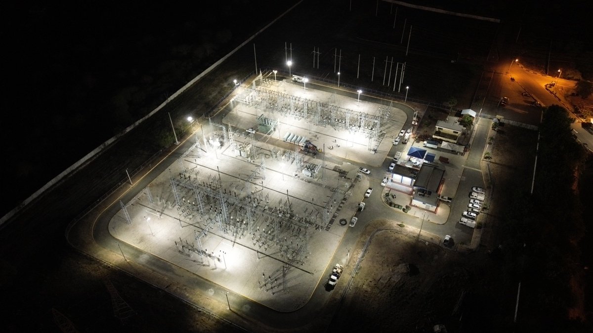 CELECEPOficial's tweet photo. ✅Concluyó la repotenciación en la Subestación Santa Elena. Esta obra es fundamental para garantizar un servicio eléctrico más confiable y seguro en toda la provincia. En los trabajos estuvieron presentes el viceministro de Electricidad Javier Medina; y la gerente de Transelectric, Olga Espinoza.⚡