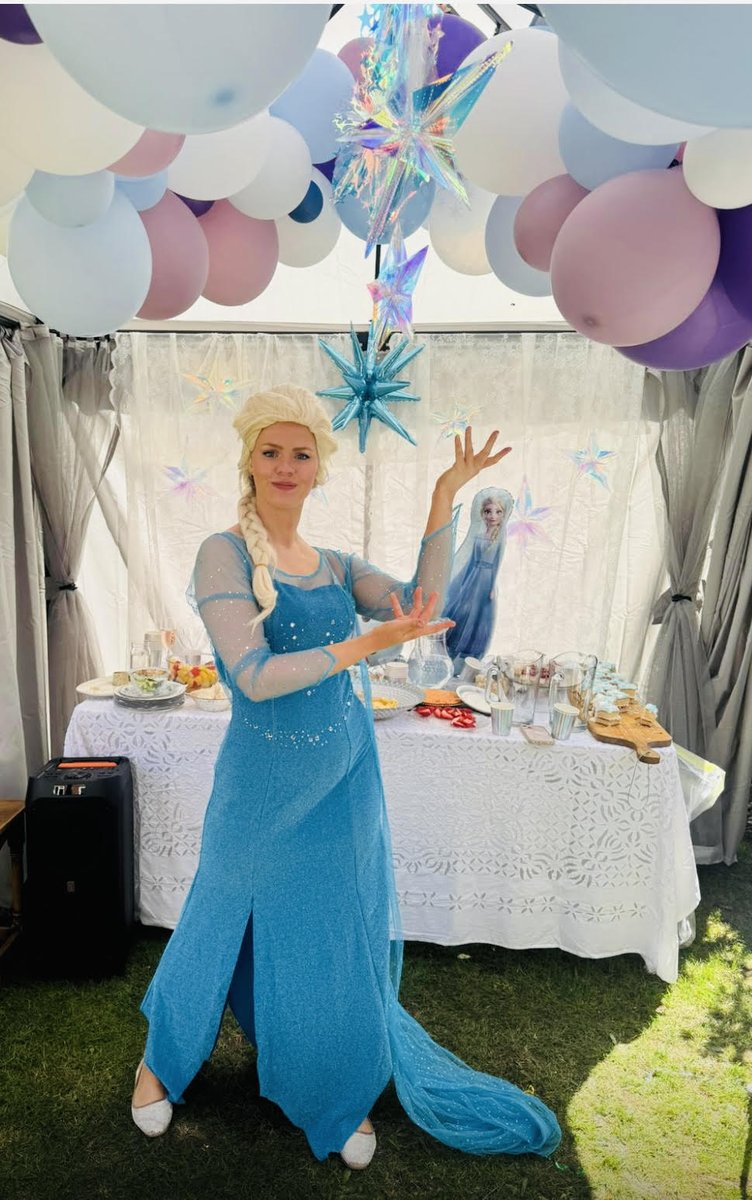 PartyBellesUK's tweet photo. Frozen Party #party #frozen #entertainer #costume #fancydress #pose #entertaining #entertainmentnews #mondayvibe #partyplanning #celebration #birthday #birthdaywishes #magical #makememories #celebrate #fun #joy #childrensparty #balloons #partydecor #summer #summerhasarrived https://t.co/VL341VvgQE