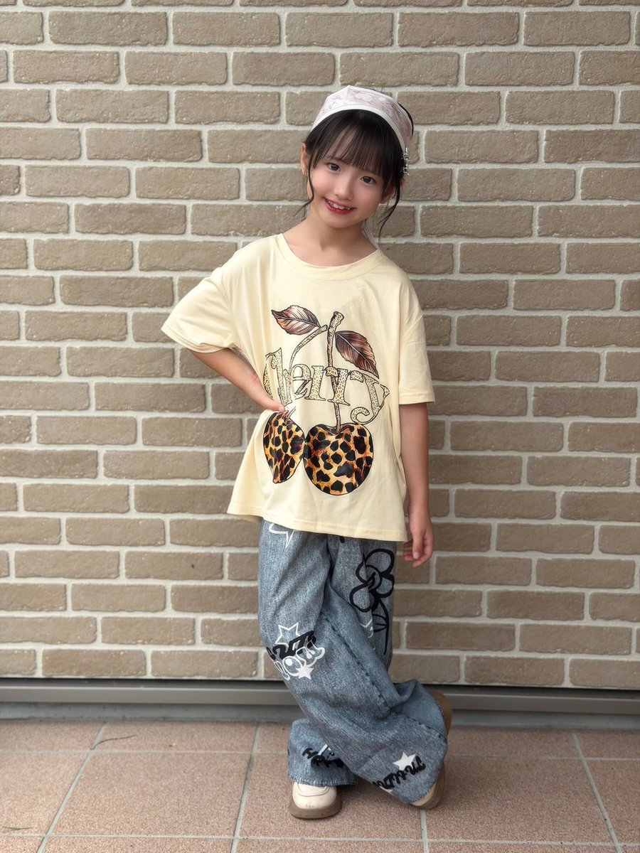 jmixrian's tweet photo. 普段とは違ったカジュアルなコーデ🍒ྀི
いつも皆様プレゼントありがとう💕
#若葉璃杏音 #大分 #東京 #キッズモデル #子役 #キッズファッション #小学生 #js1 https://t.co/kjBOBe1Zp0