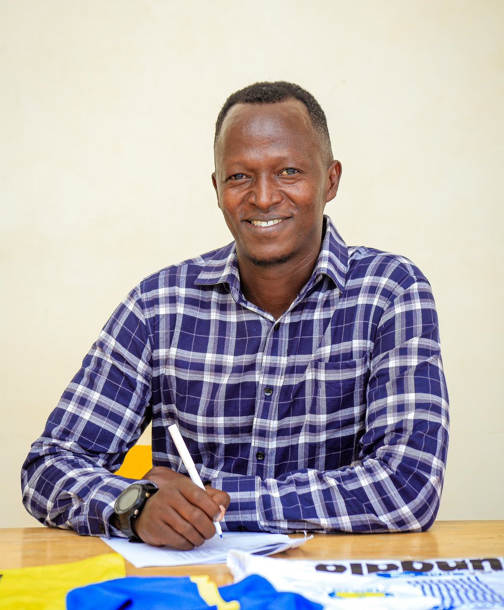URAFC_Official's tweet photo. 📸 More unveiling moments of our new Head Coach Jimmy Kintu and First Assistant Coach Godfrey Magoba.

Welcome once again to the Tax Collectors family, coaches! Wishing you success in the journey ahead. 💛💙

#URAFC | #OneTeamOneDream https://t.co/wRliMaCULP