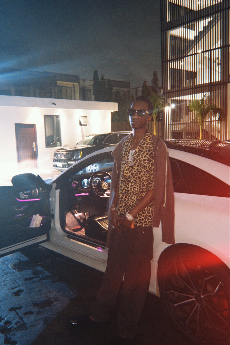 mavoswago's tweet photo. balenciaga lifestyle https://t.co/Wsn4WmszR4