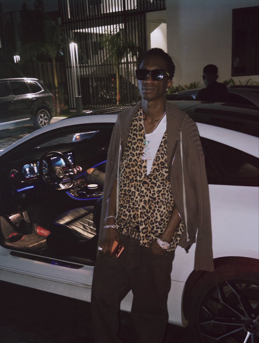 mavoswago's tweet photo. balenciaga lifestyle https://t.co/Wsn4WmszR4