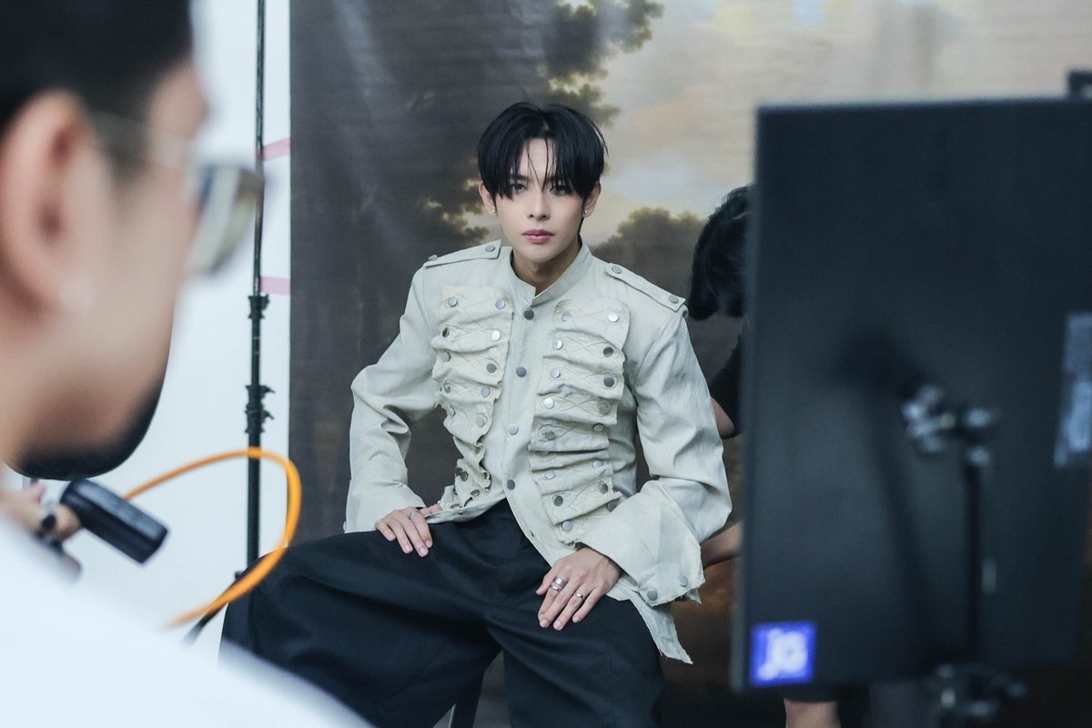 justintdedios's tweet photo. had a fun shoot with vman @vmansea 🍂

📹watch the music video
🔗 https://t.co/YTq7QK8HeK

🎧listen on all streaming platforms
🔗 https://t.co/qjMvBV4K0b

#justin #justindahon https://t.co/h32DTWxJBF