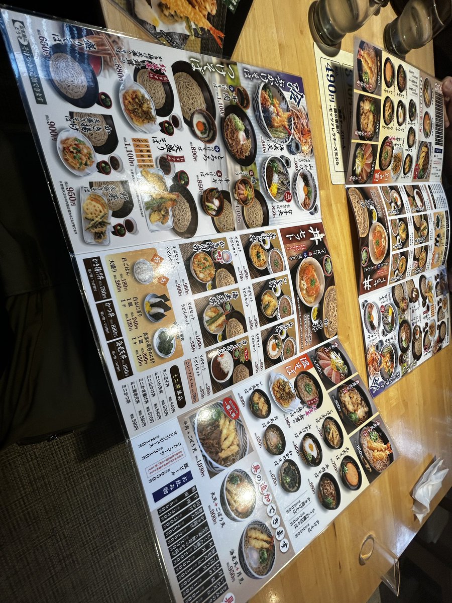 AK2K_'s tweet photo. #路麺 #ウエスト
町田に行く用事があったので
九州うどんの人気店ウエストさんにいってみた
うどんが有名と聞いていたけど蕎麦推しなメニュー
関東だからかな？
まあそば食べるんだけどw https://t.co/a74zG1m9Kh