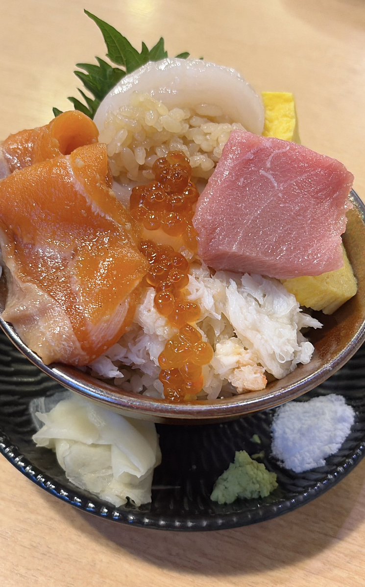 cony52brown's tweet photo. サカナスさん2回目！
枝豆からおいしかったけど天ぷらがとくにおいしかった〜！おかわりしたかったよぉ〜 https://t.co/VN8uJk6CNz