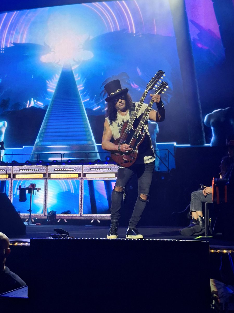 Rob_DeLaMadera's tweet photo. @gunsnroses Fantastisch concert 🎸🎸🔈🔉🔊
Maar #afasdome @afasdome, doe iets aan de airconditioning /ventilatie!
Niet normaal hoe benauwd het daar was. https://t.co/trByqWlTWk
