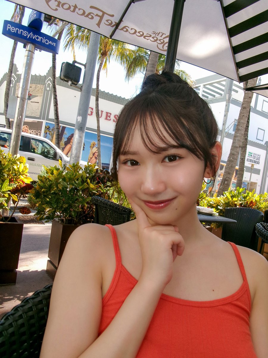 kahorin1st's tweet photo. 🐏オフショット公開🐏

月曜日お疲れ様でした✨️
こちらはステーキを待つかほりんです🌞

#果実の歩幅 #藤嶌果歩1st写真集
🩵Amazon(通常版) https://t.co/4fqHQRODim
🩷@ Loppi＆HMV https://t.co/dIeuRmmiMg
🩵Sony Music Shop https://t.co/z4vPVElfl0
🩷紀伊國屋書店 https://t.co/Ny9idfQ5lm https://t.co/OUG8xoJTdS