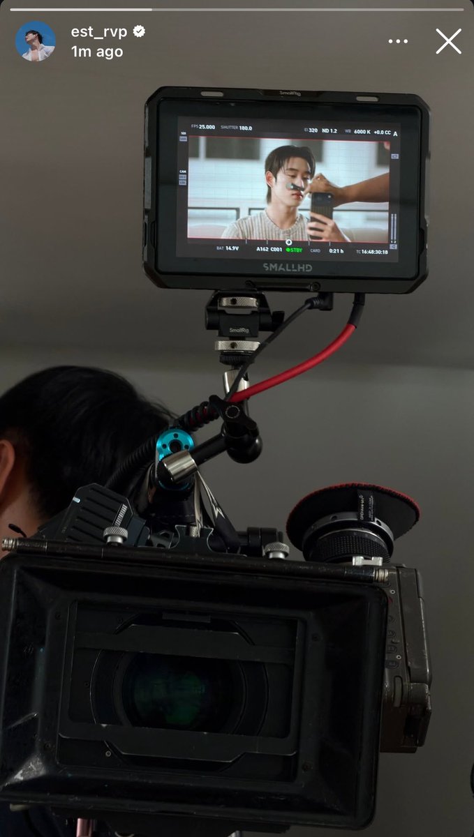 harxeuphoria's tweet photo. est at the filming set today??? 😳

( #est_rvp ) https://t.co/QTfHdAaCFz