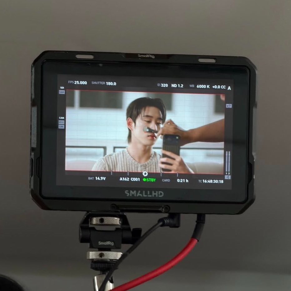 harxeuphoria's tweet photo. est at the filming set today??? 😳

( #est_rvp ) https://t.co/QTfHdAaCFz