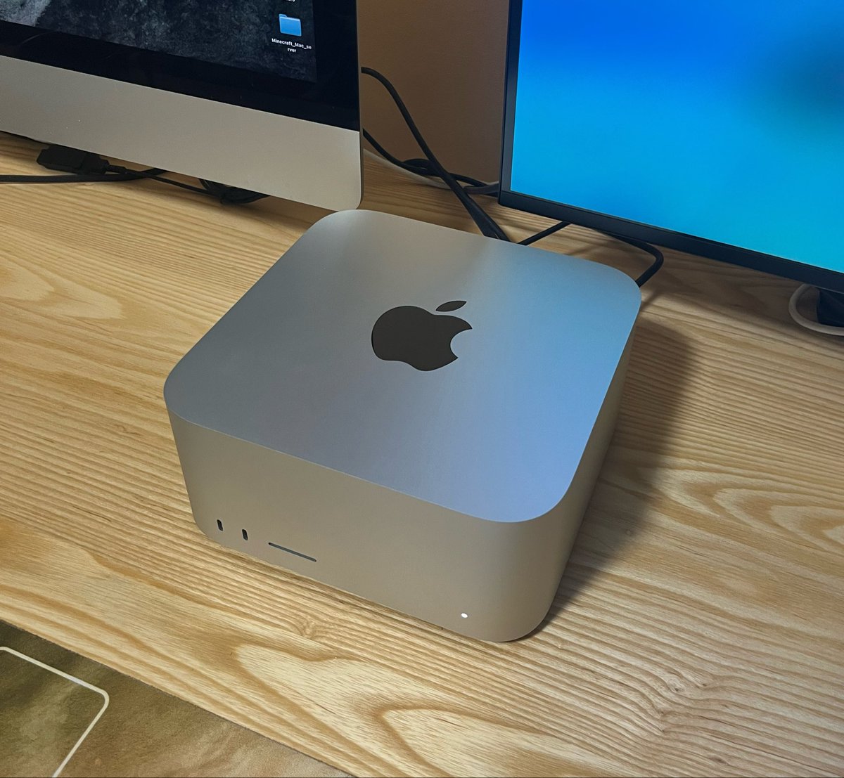 staticelectric4's tweet photo. 9万円値上げされて泣きながら買ったMac Studio届いたぞ https://t.co/C1rjh6r41h