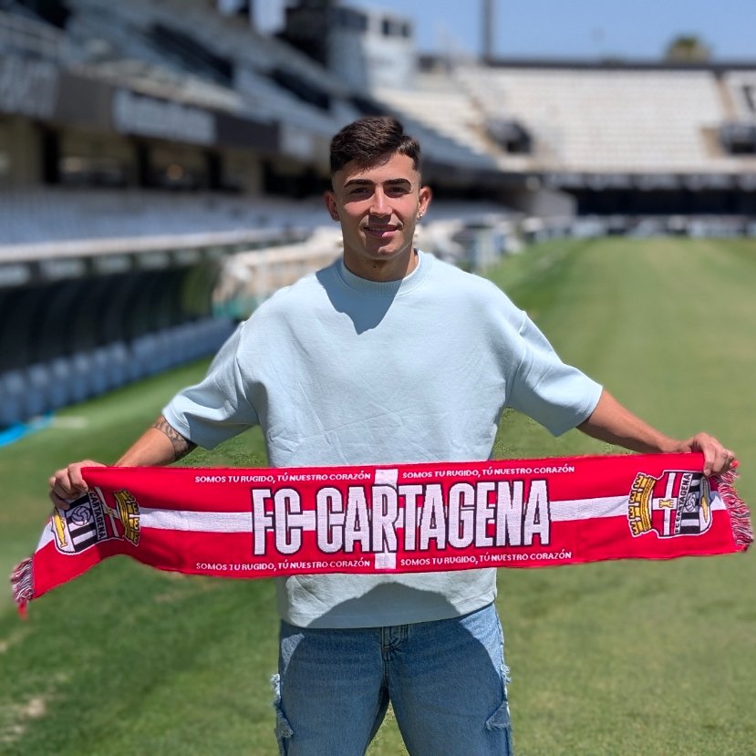 FCC_Cantera's tweet photo. OFICIAL | Adrián Sanmartín renueva su contrato con el FC Cartagena, y seguirá formando parte de la plantilla del filial la próxima temporada

Adri comenzó en la #CanteraAlbinegra en categoría Chupeta, y logró ir superando etapas hasta debutar con primer equipo

Mucha suerte🤍🖤 https://t.co/IUmYjRMdQW