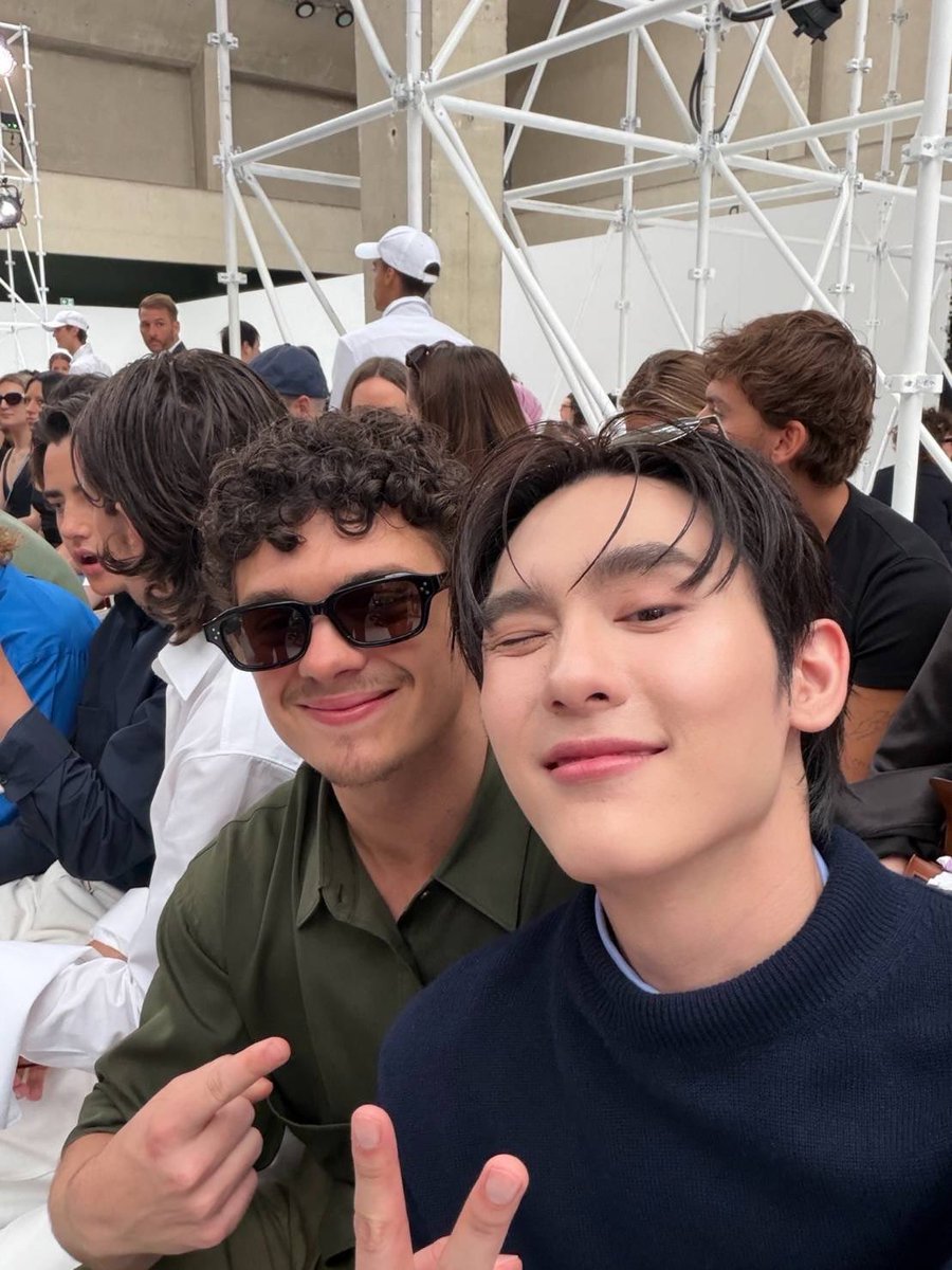 FORCEBOOKFAMILY's tweet photo. IG : kasibook_
BOOK X CELINE PMFW27 
#BookKasidet @celineofficial
#CelineSS27 #CELINE 
#MichaelRider #kasibook https://t.co/3PrHkzzYNe