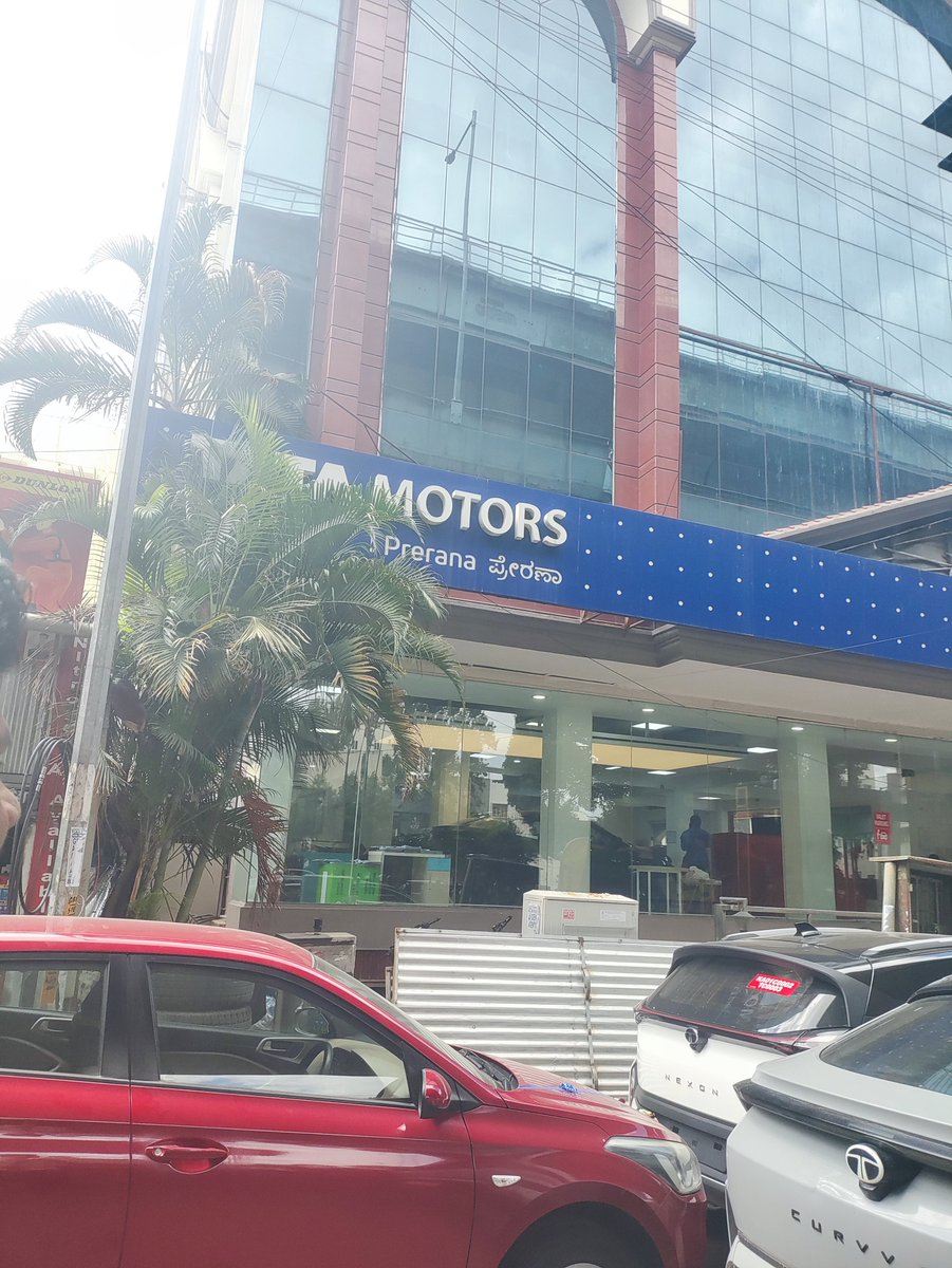 sripavan_b's tweet photo. @madivalatrfps
@blrcitytraffic Vehicles from the Tata showroom near BTM Layout are being parked on the footpath around 12.916623,77.614124, blocking pedestrian access and forcing people onto the road. This creates safety hazards and contributes to traffic congestion in the BTM 1/ https://t.co/Bj6bhkA67I