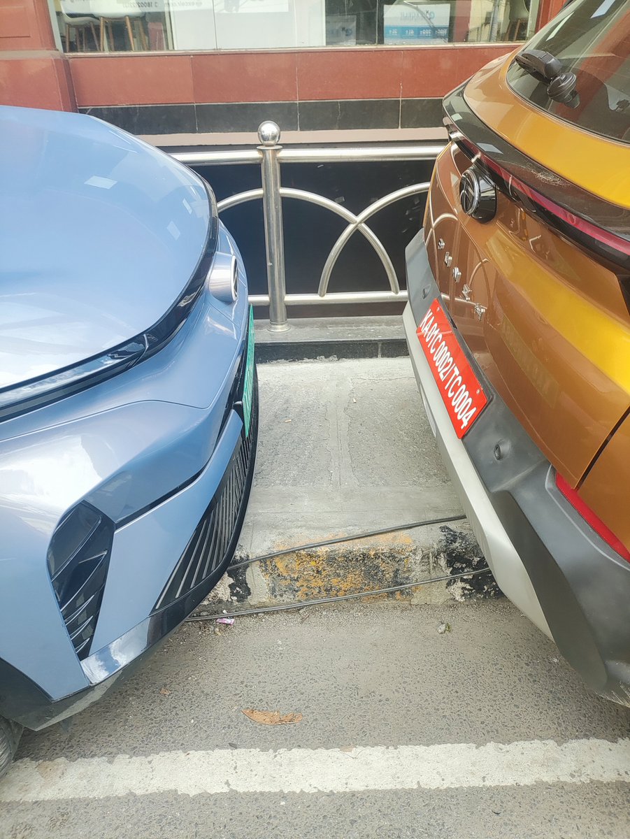 sripavan_b's tweet photo. @madivalatrfps
@blrcitytraffic Vehicles from the Tata showroom near BTM Layout are being parked on the footpath around 12.916623,77.614124, blocking pedestrian access and forcing people onto the road. This creates safety hazards and contributes to traffic congestion in the BTM 1/ https://t.co/Bj6bhkA67I