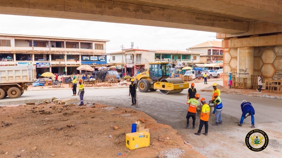 DrAmoakohene's tweet photo. This morning, we take you to the Suame Interchange, where work is progressing steadily and impressively.

Rango Construction is operating both day and night shifts to ensure the timely delivery of the first phase of the flyovers. Every passing day brings us closer to a modern transport system that will significantly improve mobility, reduce travel time, and enhance economic activity in the Greater Kumasi area.

We commend H.E. President John Dramani Mahama for his bold infrastructure agenda and express our appreciation to the Hon. Minister for Roads and Highways for the strong leadership and supervision driving this important national project.

The work continues, and so does our commitment to delivering quality infrastructure for the people of Ashanti and Ghana.

#BigPush #SuameInterchange #BuildingTheGhanaWeWant #AshantiRising