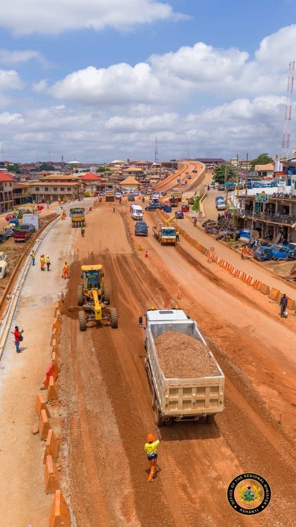 DrAmoakohene's tweet photo. This morning, we take you to the Suame Interchange, where work is progressing steadily and impressively.

Rango Construction is operating both day and night shifts to ensure the timely delivery of the first phase of the flyovers. Every passing day brings us closer to a modern transport system that will significantly improve mobility, reduce travel time, and enhance economic activity in the Greater Kumasi area.

We commend H.E. President John Dramani Mahama for his bold infrastructure agenda and express our appreciation to the Hon. Minister for Roads and Highways for the strong leadership and supervision driving this important national project.

The work continues, and so does our commitment to delivering quality infrastructure for the people of Ashanti and Ghana.

#BigPush #SuameInterchange #BuildingTheGhanaWeWant #AshantiRising