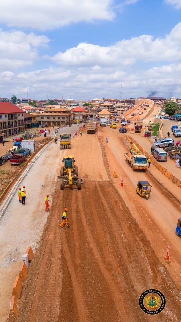 DrAmoakohene's tweet photo. This morning, we take you to the Suame Interchange, where work is progressing steadily and impressively.

Rango Construction is operating both day and night shifts to ensure the timely delivery of the first phase of the flyovers. Every passing day brings us closer to a modern transport system that will significantly improve mobility, reduce travel time, and enhance economic activity in the Greater Kumasi area.

We commend H.E. President John Dramani Mahama for his bold infrastructure agenda and express our appreciation to the Hon. Minister for Roads and Highways for the strong leadership and supervision driving this important national project.

The work continues, and so does our commitment to delivering quality infrastructure for the people of Ashanti and Ghana.

#BigPush #SuameInterchange #BuildingTheGhanaWeWant #AshantiRising