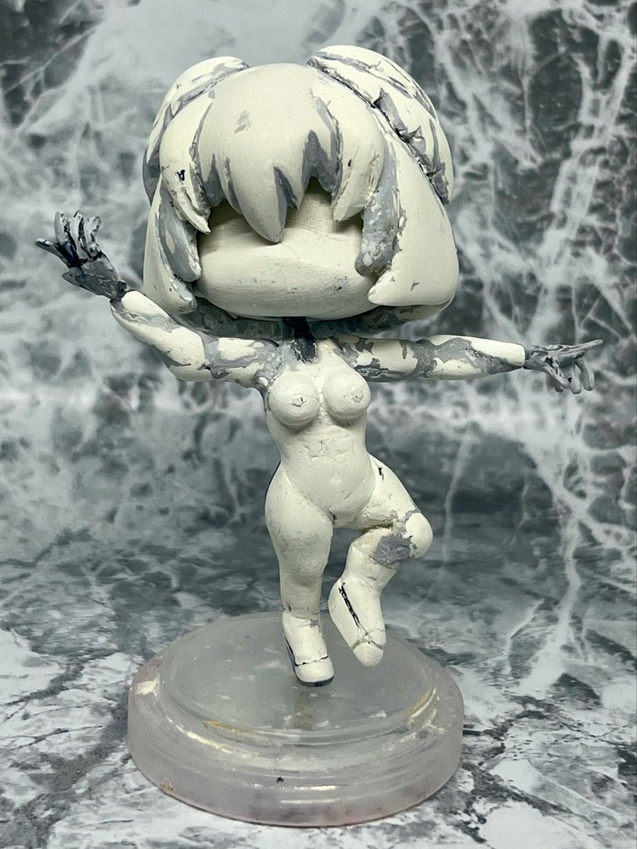 Drag_on_Copper's tweet photo. 今日の依頼品その2、進捗。
・左足を生やしました。
・頭部の翼パーツを造形。おゆまる複製で左右分揃える。 https://t.co/9fjQt4LDGJ