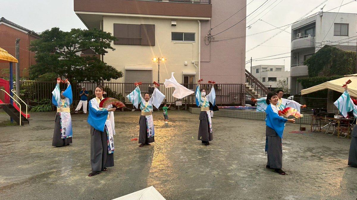 naruhana917's tweet photo. 昨日は高柳の夜店でのイベントに参加しました！
新曲、華街道２回目の披露でした^ ^
２巡目の演舞では☔️でベタベタになりましたが、みなさんの応援で楽しく踊りきれました♪
みなさん風邪をひきませんように🙏
#よさこい  #高柳の夜店 https://t.co/NeWG8xt3MN