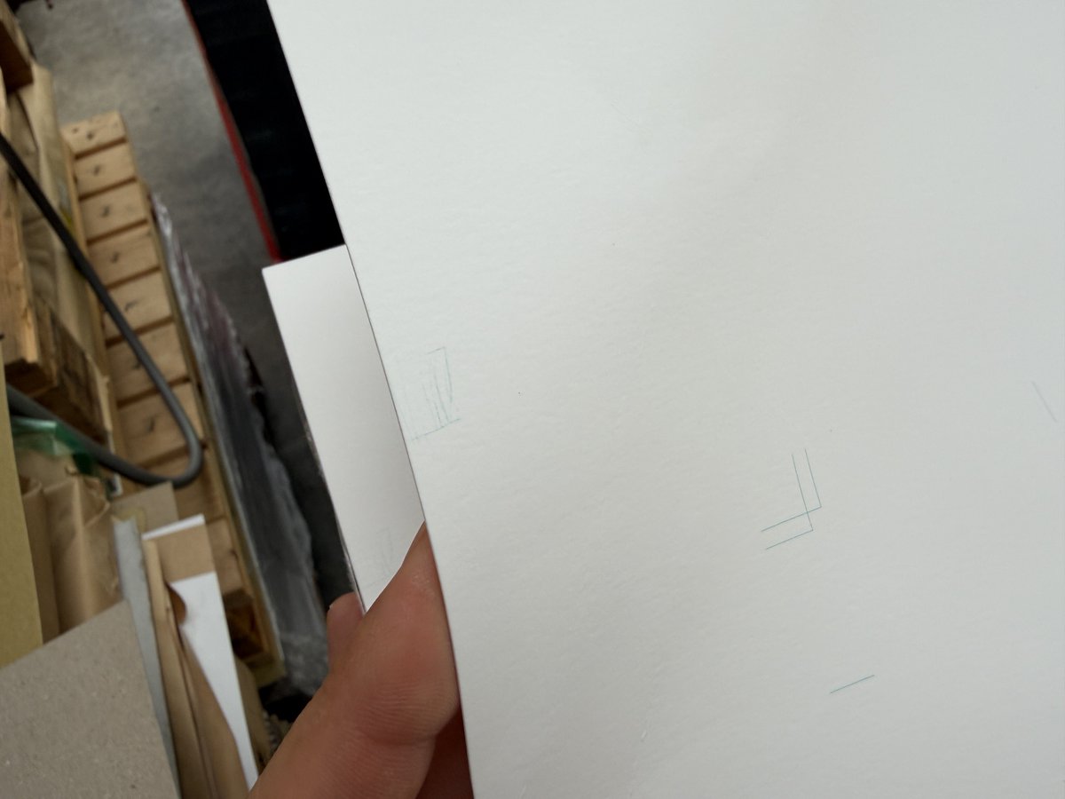 atlantictern's tweet photo. 特色1C刷りなのでとても見辛いけど針マーキング

突き針で入稿したのに刷り上がってみたら引き針やんけ(･۬ﾉ͜ ) https://t.co/envST8owQ3