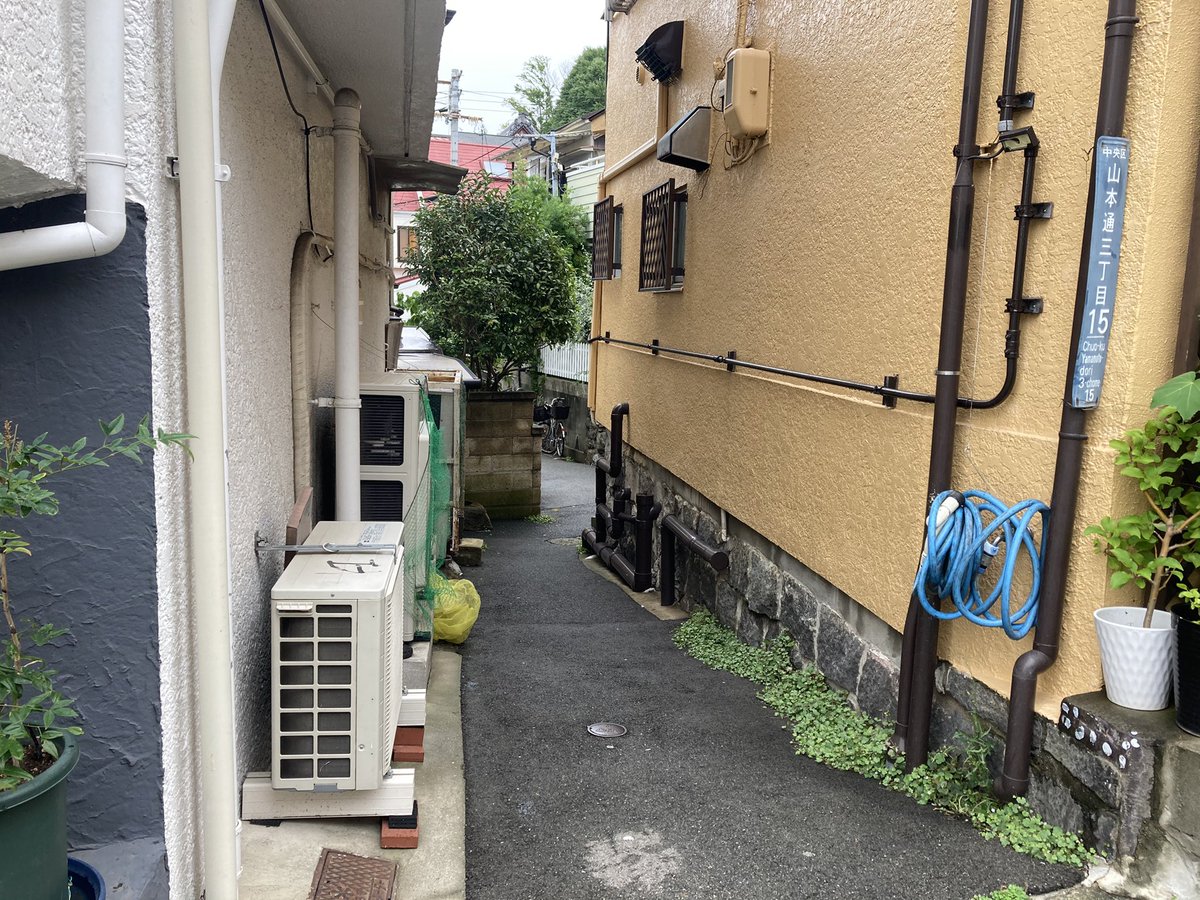 retsamnokner's tweet photo. 神戸の何かをくすぐる道たち https://t.co/Z8Jp0T4KF4