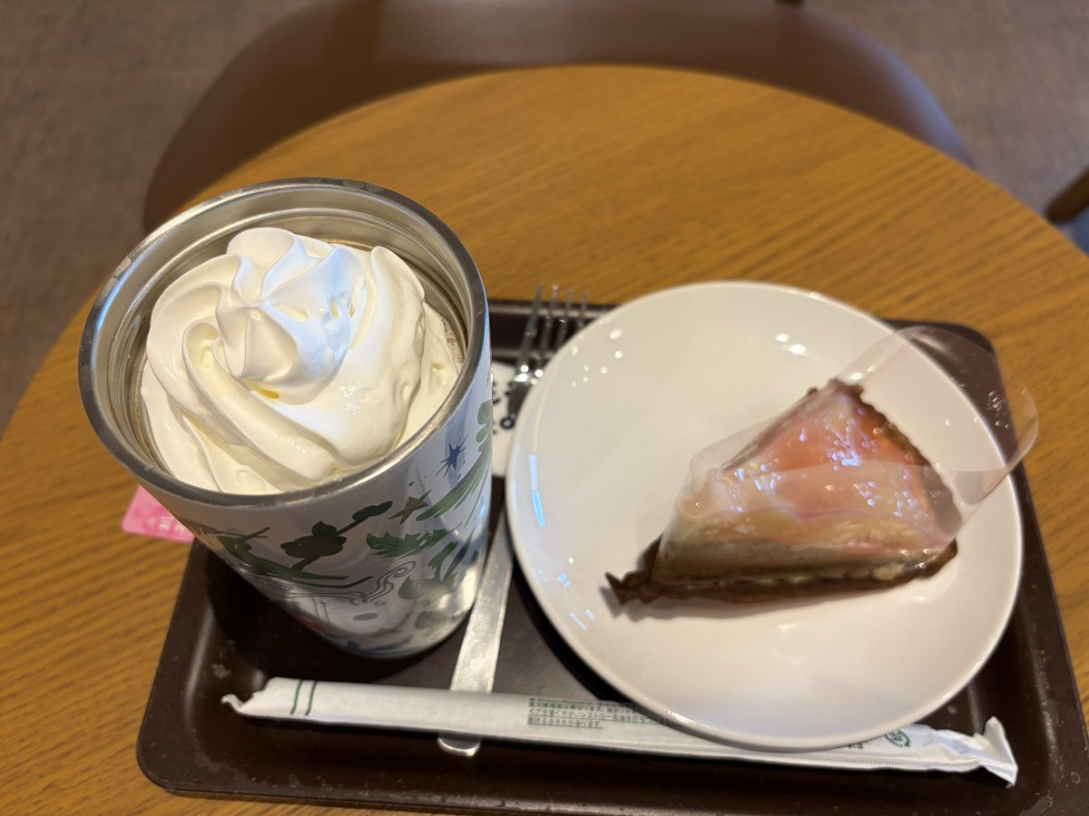 fire20240701's tweet photo. スタバで季節商品のピーチ&amp;ピーチミルクフラペチーノ☕︎と白桃&amp;アールグレイタルト🥧をいただきました😀
ピーチ🍑同士で心配したが、タルトの食感と甘さ控えめなところが、フラペチーノの甘さとあい美味しくいただきました
もう桃の季節ですね🍑 https://t.co/J4c5hGNzzu