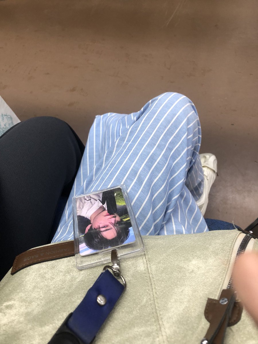 vh1ees's tweet photo. Sebelah gue tbtb nanyain tab gw beli dimana anjir random banget… https://t.co/sPyugNFc1k