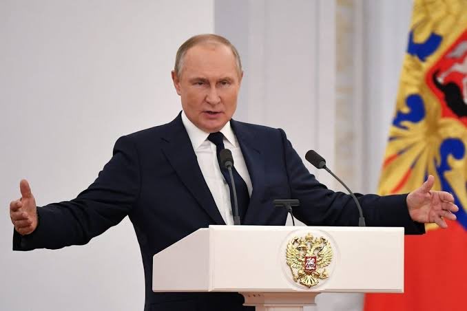 RussianSpoof's tweet photo. Rate your support for President Putin.

    A) 100%
    B) 80%
    C) 60%
    D) Below 60%

    What’s your answer? https://t.co/C5WUlGLGaA