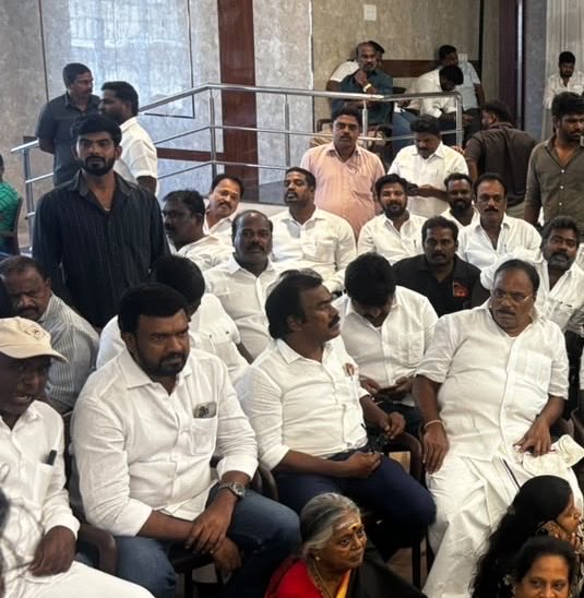 Rameshk48985533's tweet photo. போதை பொருளை எதிர்த்து ஆர்ப்பாட்டத்தில் ஈடுபடடு கைது செய்யப்பட்ட கழகத்தினர் அனைவரும் திருவல்லிக்கேணி சேப்பாக்கம் தொகுதி சிந்தாதிரிப்பேட்டை முத்தமிழ் அறிஞர் கலைஞர் திருமண மண்டபத்தில் தங்க வைக்கப்பட்டுள்ளோம் 
@mkstalin @udhaystalin ⁦@SUDHARSANAM_S⁩ https://t.co/oLdWD7RkAQ